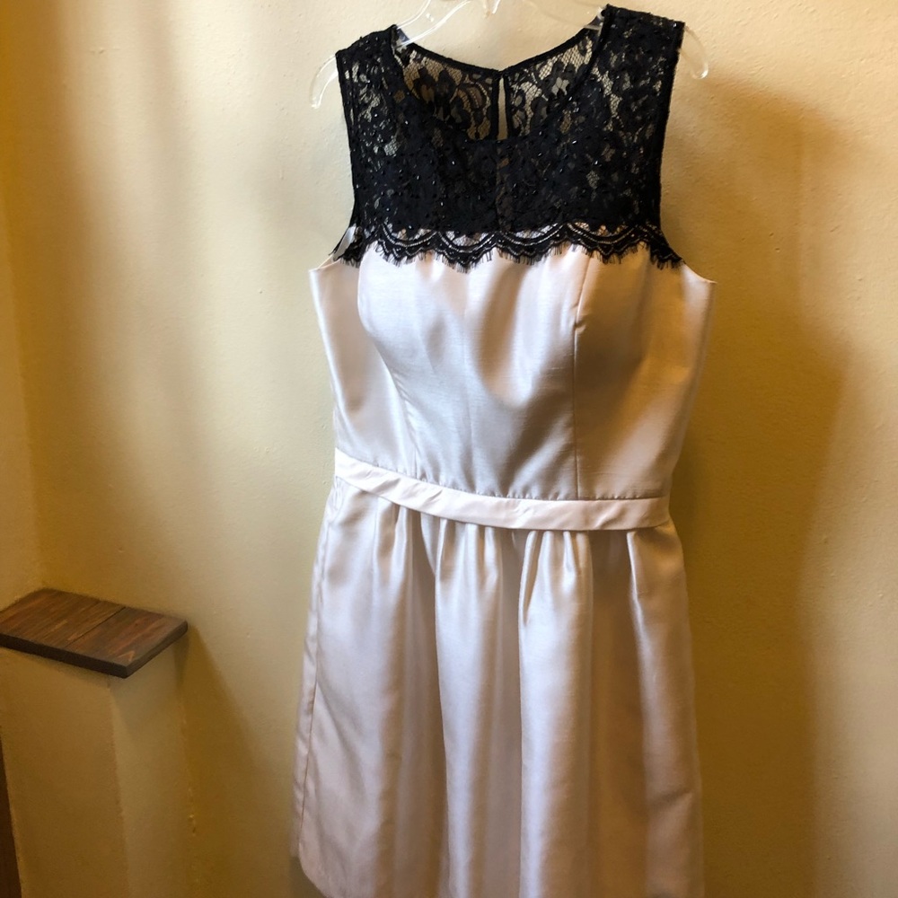 Short ivory dress with pockets.